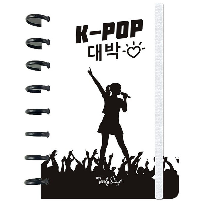 Cuaderno A5 Ice KPop de LOVELY STORY con cantante y público en blanco y negro
