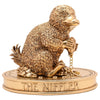Figura dorada del Niffler de Harry Potter sobre base ovalada
