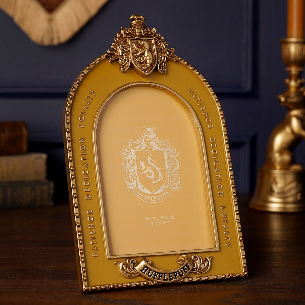 Marco de fotos dorado de Hufflepuff con escudo y tejón - 5