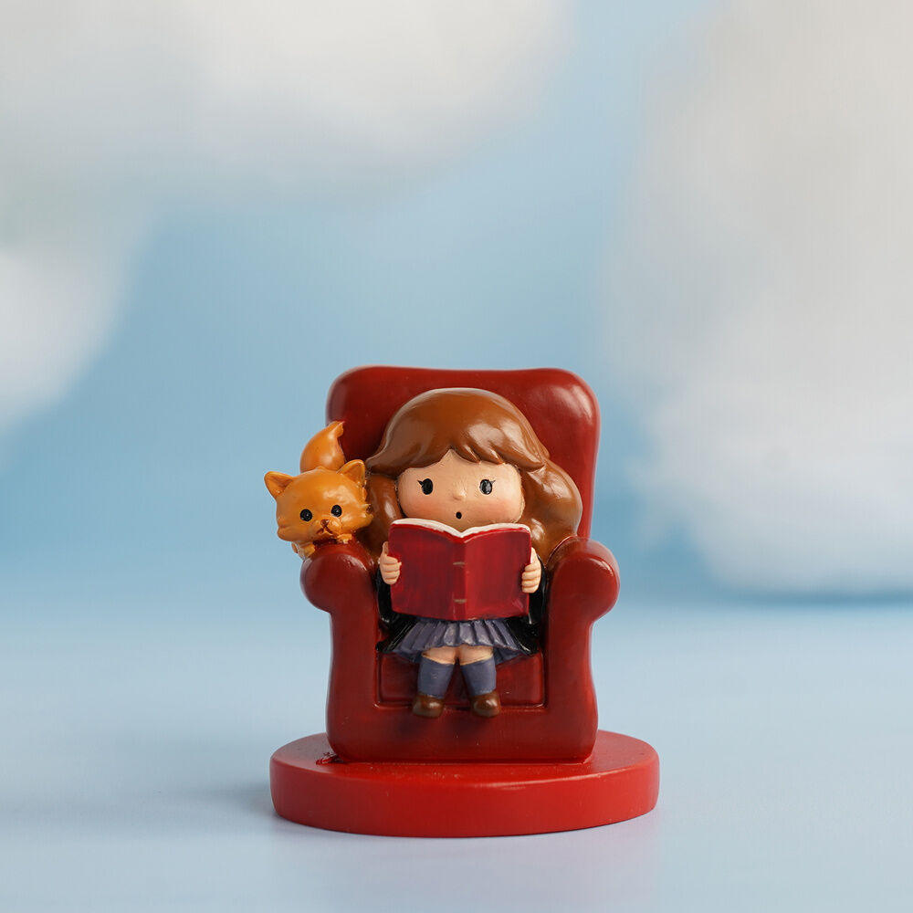 Figura de Hermione leyendo junto a Crookshanks en un sillón rojo - 5