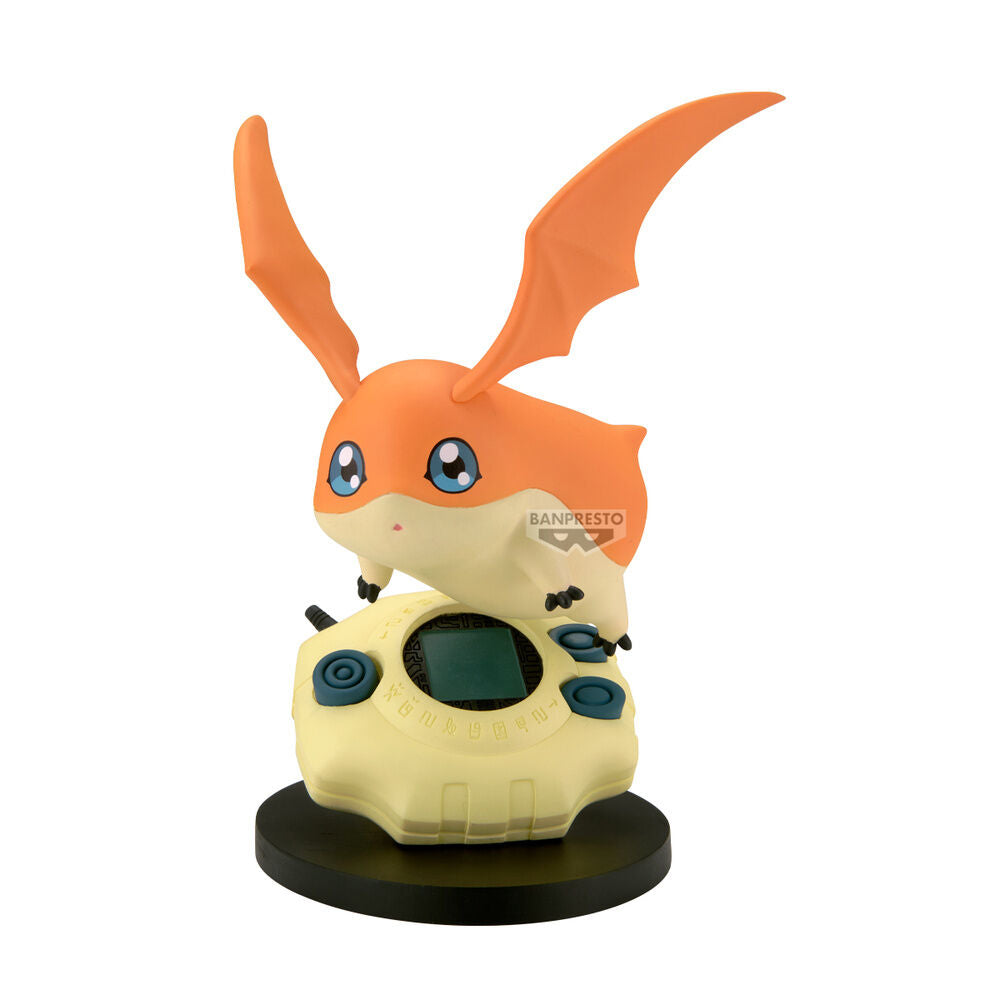 Figura de Patamon sobre un Digivice de Digimon Adventure