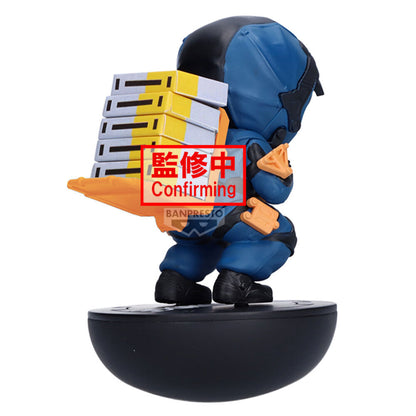 Figura Balance de Death Stranding 2 con casco azul, cargamento y base negra - 2