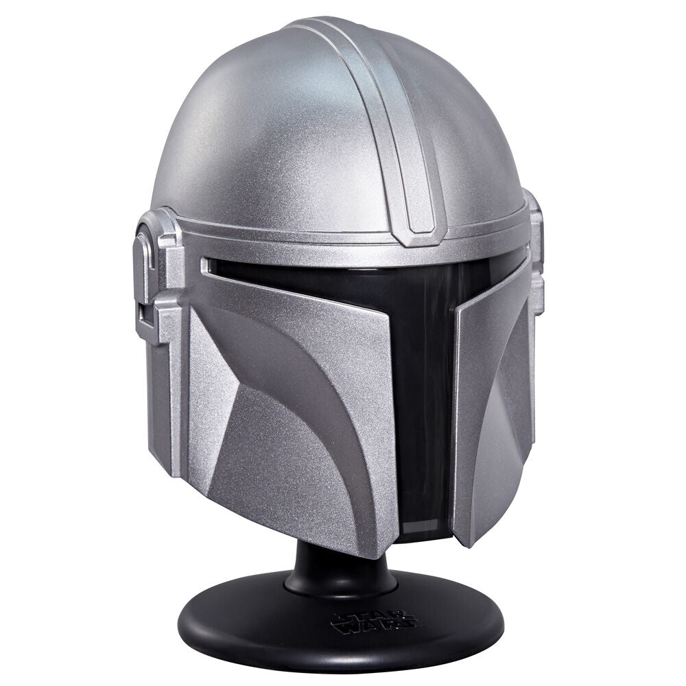 Casco plateado de The Mandalorian Star Wars sobre base negra - 5