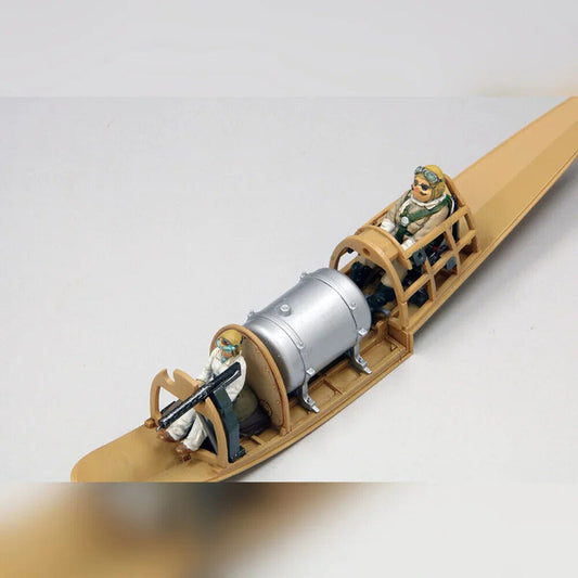 Maqueta del hidroavión rojo Savoia S.21F con figura de Gina - 3
