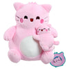 Peluche Pembe rosa abrazando a un gatito pequeño