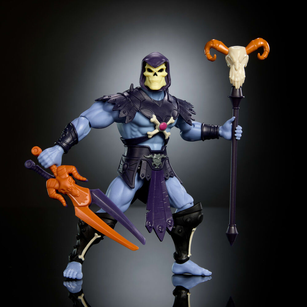 Figura articulada de Skeletor con báculo y dos espadas - 2
