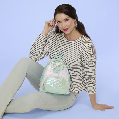 Mochila iridiscente de La Sirenita Disney Loungefly con escamas, lazo y perlas - 7