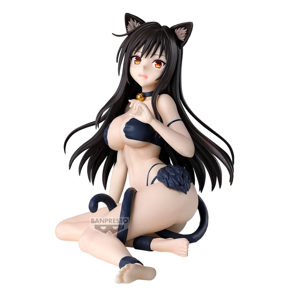 Figura de Yui Kotegawa con diseño felino, sentada
