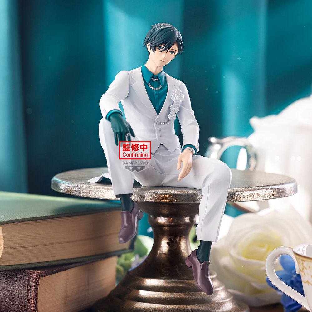 Figura de Rin Itoshi de Blue Lock con traje blanco sentado - 3