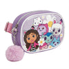 Bolso morado de La Casa de Muñecas de Gabby con personajes y pompón rosa