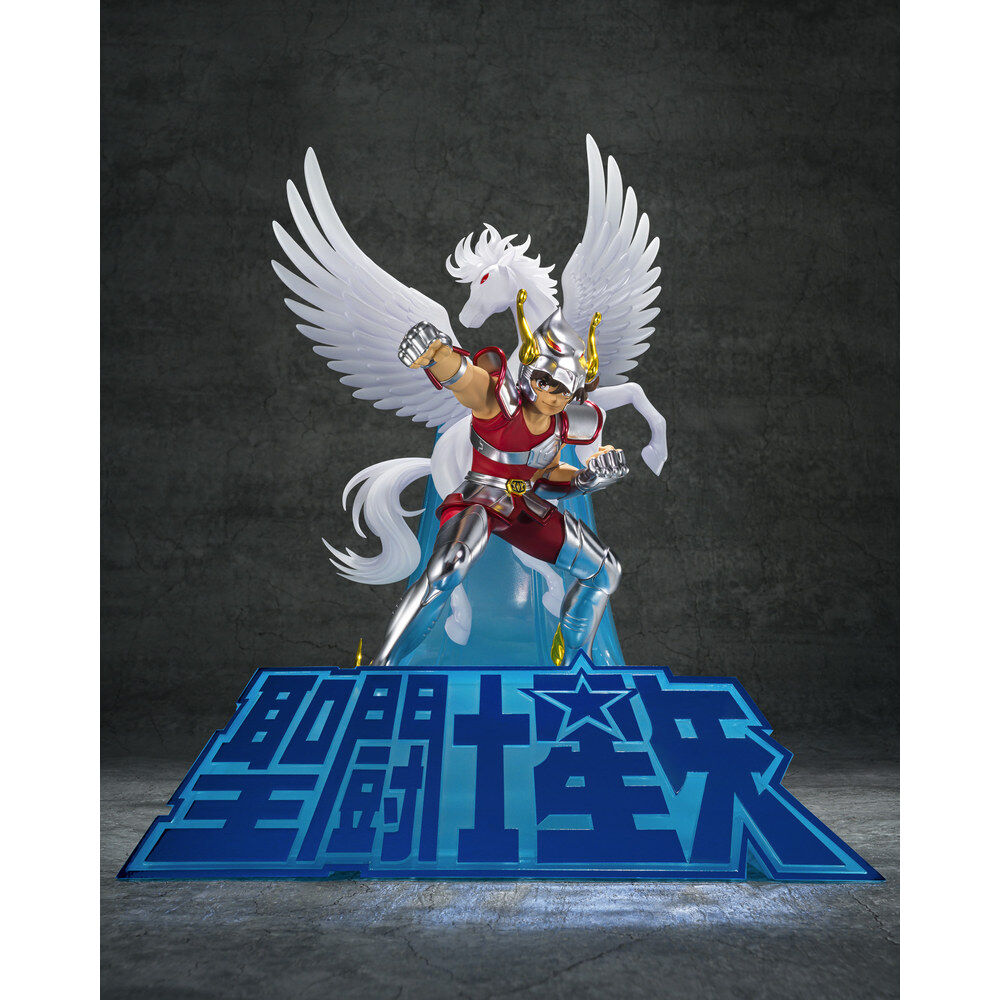Figura de Pegasus Seiya con First Bronze Cloth, alas desplegadas y base de Saint Seiya