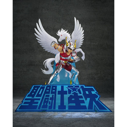 Figura de Pegasus Seiya con First Bronze Cloth, alas desplegadas y base de Saint Seiya