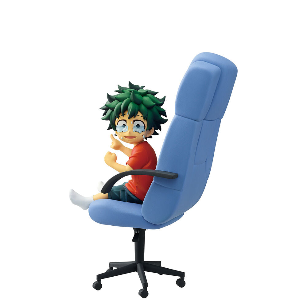 Figura Ichibansho de Izuku Midoriya sentado en una silla azul
