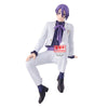Figura de Reo Mikage de Blue Lock sentado con traje blanco y detalles morados