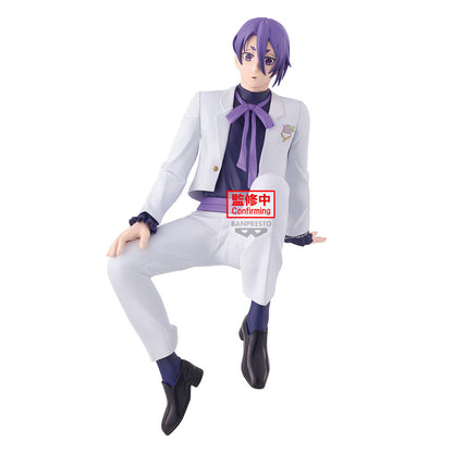 Figura de Reo Mikage de Blue Lock sentado con traje blanco y detalles morados