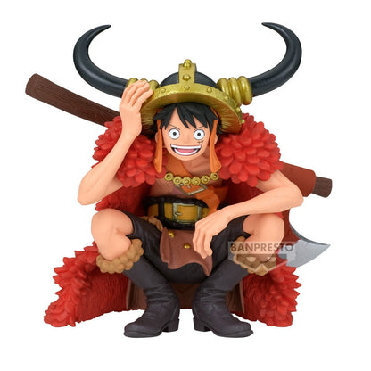 Figura de Monkey D. Luffy Elbaph con tocado de cuernos y capa roja