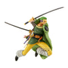 Figura de Roronoa Zoro de One Piece con tres espadas en pose de combate