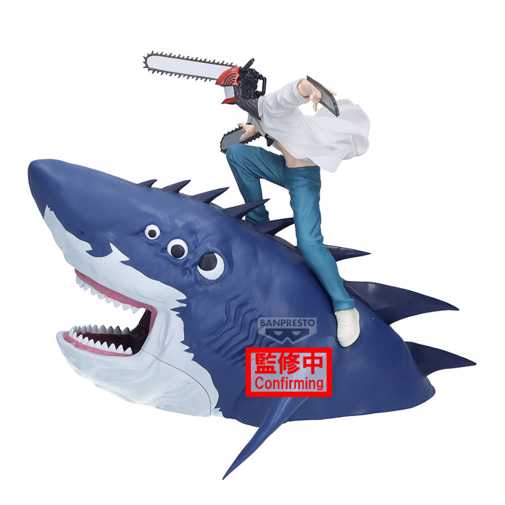 Figura Banpresto de Chainsaw Man sobre una criatura azul - 3