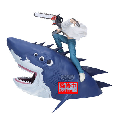 Figura Banpresto de Chainsaw Man sobre una criatura azul - 3