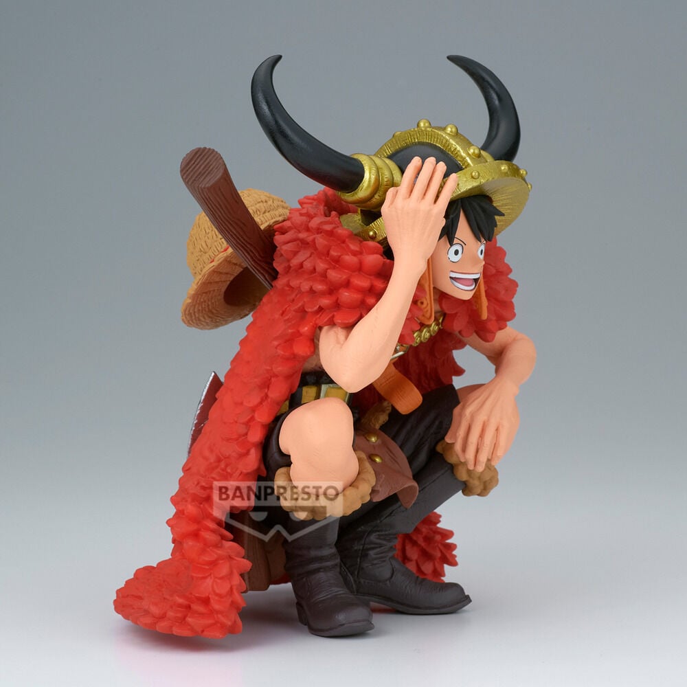 Figura de Monkey D. Luffy Elbaph con tocado de cuernos y capa roja - 3