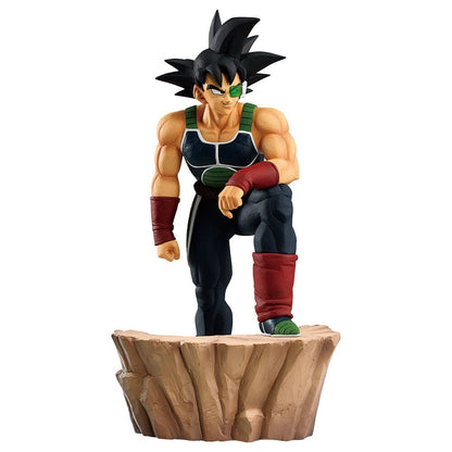 Figura Ichibansho de Bardock de Dragon Ball sobre una base rocosa