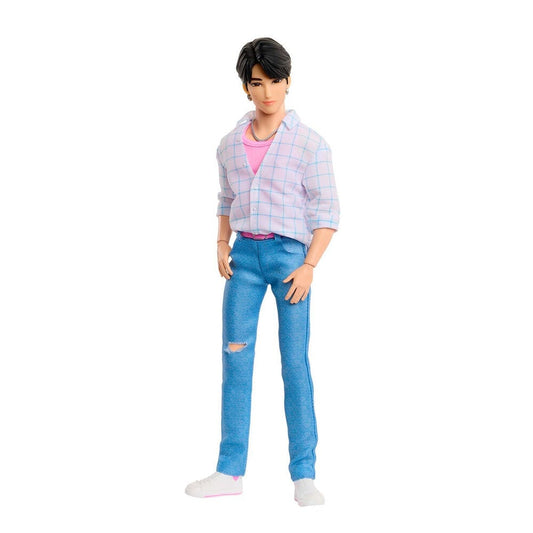 Muñeco Jinu de KPop Demon Hunters con camisa de cuadros y vaqueros