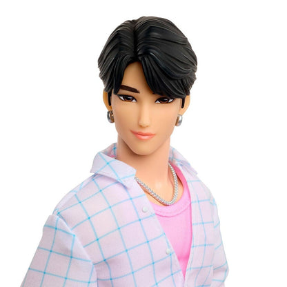 Muñeco Jinu de KPop Demon Hunters con camisa de cuadros y vaqueros - 4