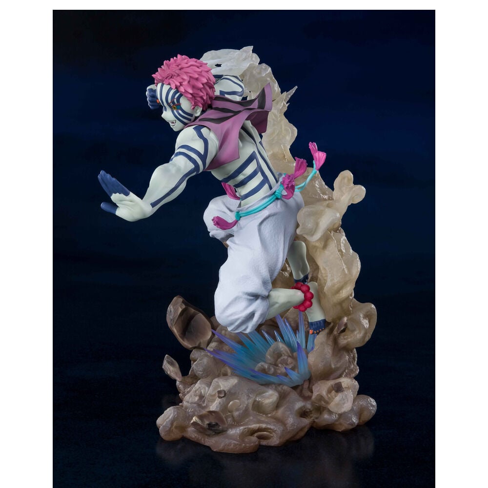 Figura S.H. Figuarts de Akaza de Demon Slayer en pose de acción - 3