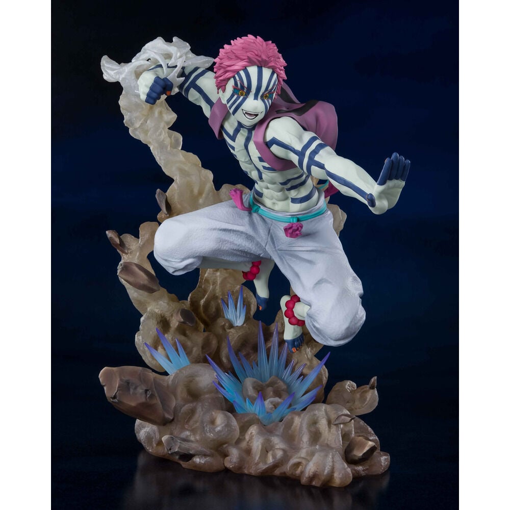 Figura S.H. Figuarts de Akaza de Demon Slayer en pose de acción - 4