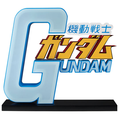 Figura Ichibansho de Gundam con logotipo sobre base negra