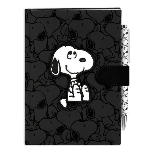 Cuaderno A5 negro de terciopelo con diseño de Snoopy Peanuts