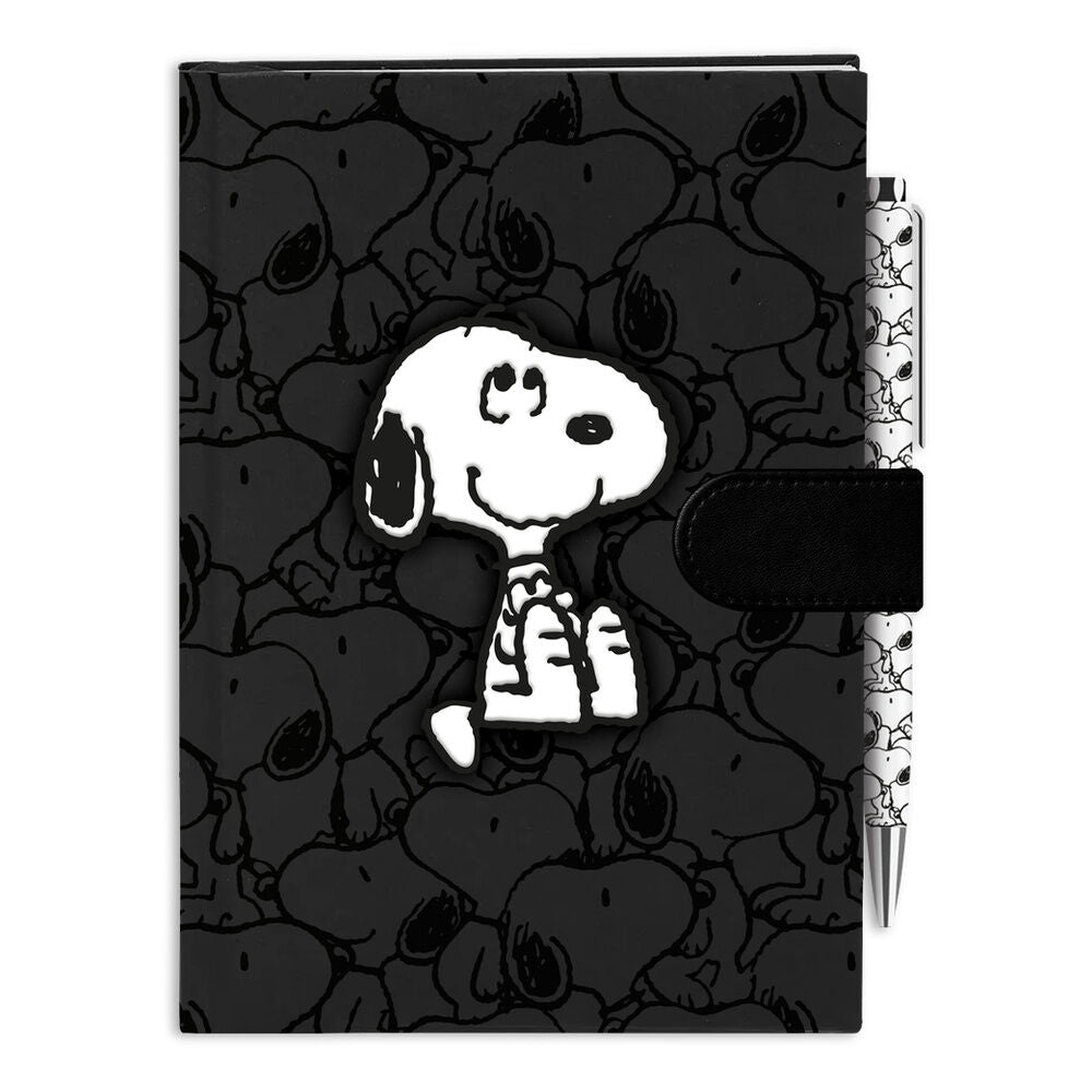 Cuaderno A5 negro de terciopelo con diseño de Snoopy Peanuts