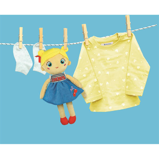 Muñeca de tela Cherry Terry con vestido azul y zapatos rojos - 3