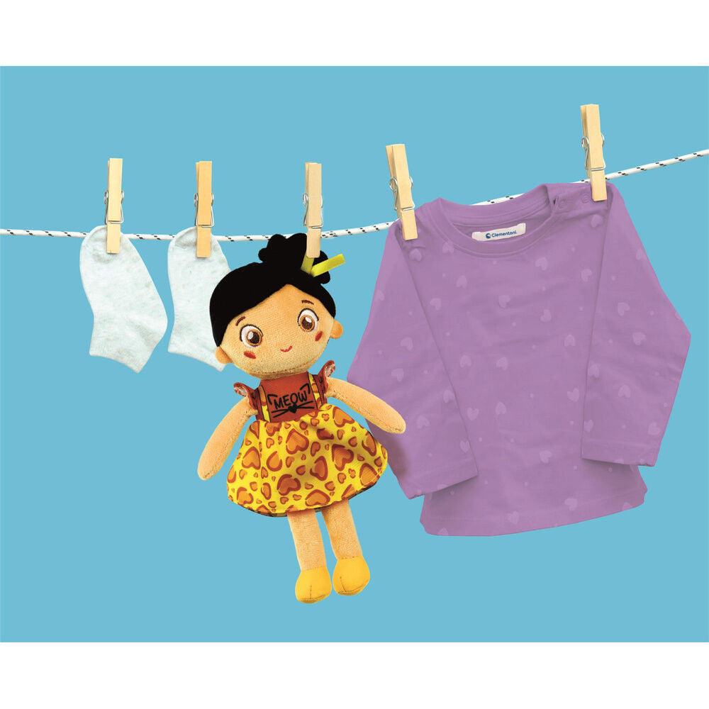 Muñeca de tela Kitty Kate con vestido amarillo estampado - 3