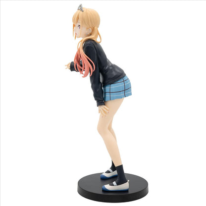 Figura de Marin Kitagawa con uniforme escolar y tiara sobre base negra - 4