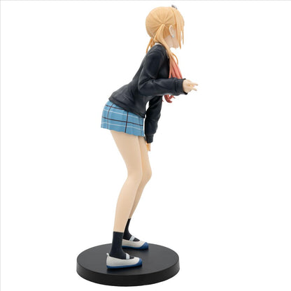 Figura de Marin Kitagawa con uniforme escolar y tiara sobre base negra - 5