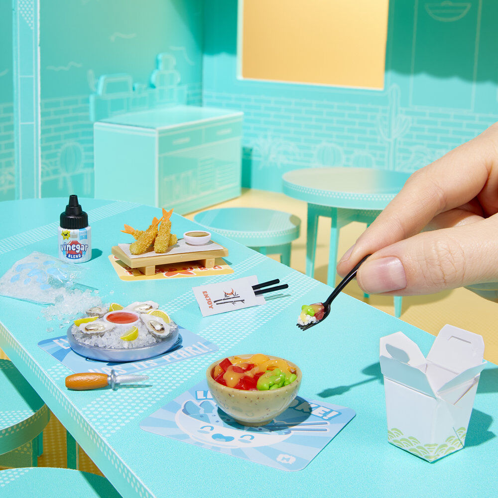 Cápsula MGA Miniverse Make It Mini Cafe Serie 6 con mini postres y accesorios - 3