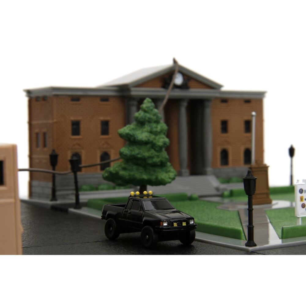 Diorama de la Plaza de la Corte de Hill Valley de Regreso al Futuro - 4