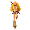 Figura de Nami de One Piece en pose dinámica con atuendo amarillo y arma