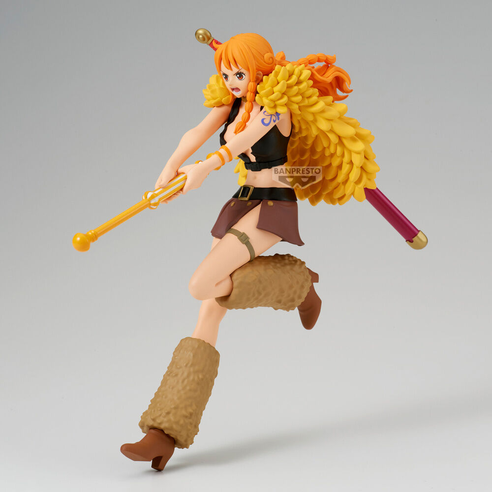 Figura de Nami de One Piece en pose dinámica con atuendo amarillo y arma - 3