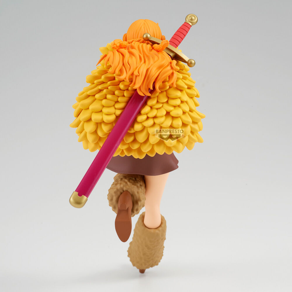 Figura de Nami de One Piece en pose dinámica con atuendo amarillo y arma - 5