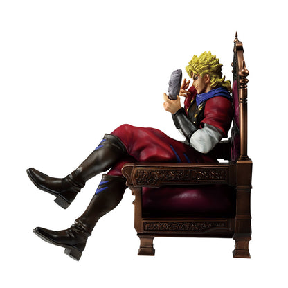 Figura de Dio Brando sentado en un trono con una máscara - 4