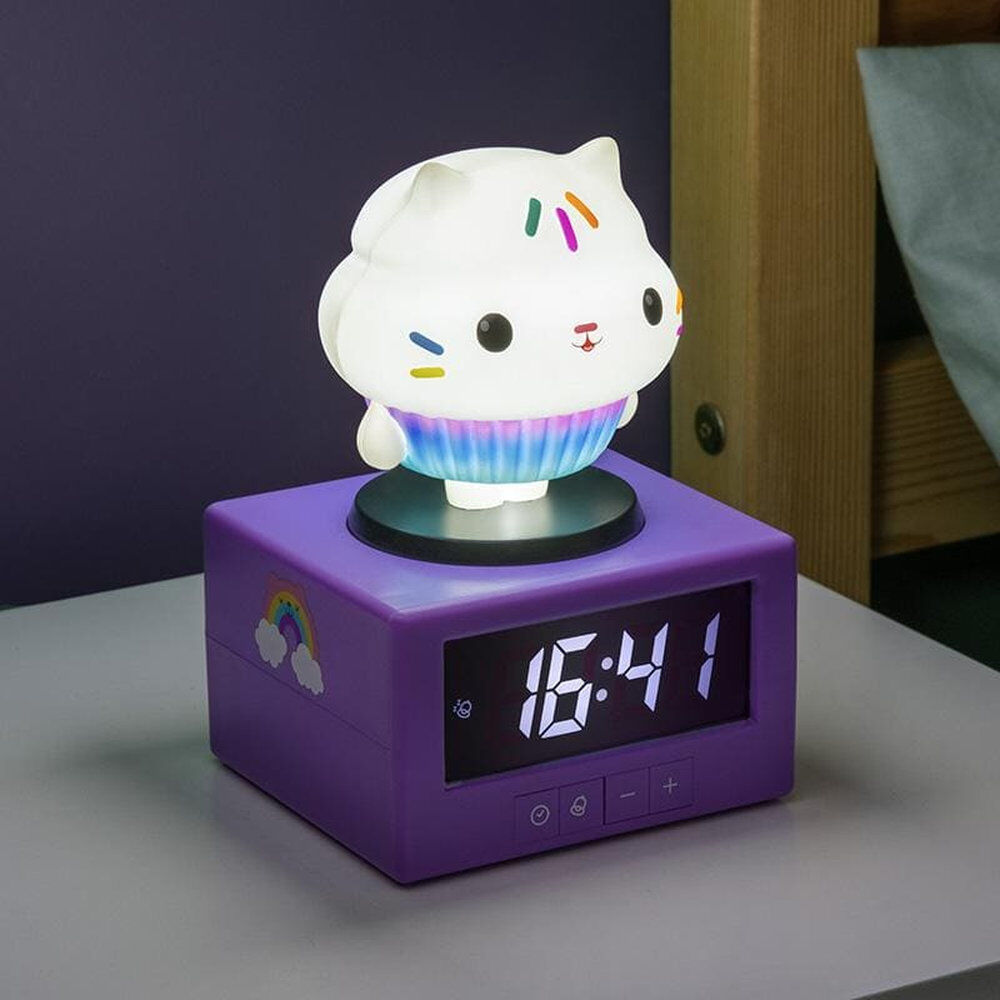 Reloj despertador morado de La casa de muñecas de Gabby con figura de gato