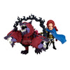 Figura Banpresto de Saint Shamrock de One Piece junto a una criatura de tres cabezas