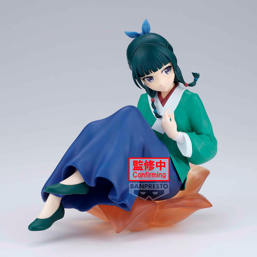 Figura de Maomao de The Apothecary Diaries sentada sobre pétalos naranjas - 4