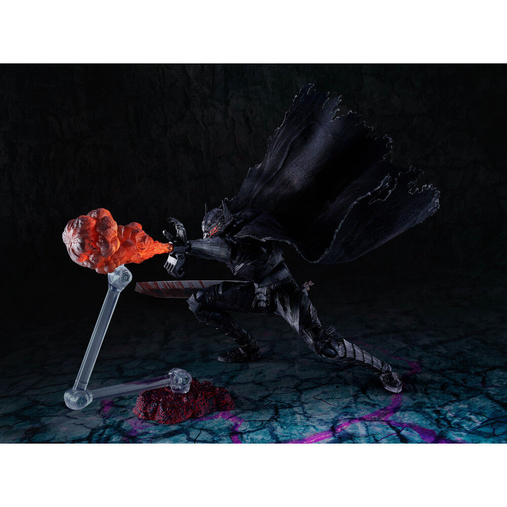 Figura de Guts con Berserker Armor, capa y gran espada - 9