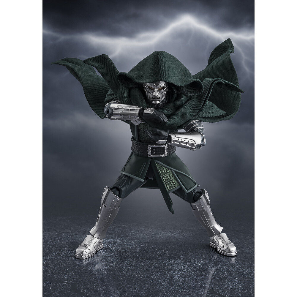 Figura articulada de Doctor Doom con armadura, máscara, capucha y capa oscura - 4