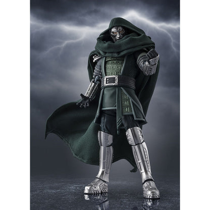 Figura articulada de Doctor Doom con armadura, máscara, capucha y capa oscura - 5