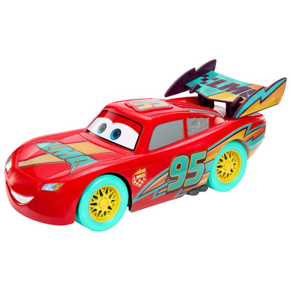 Coche grande rojo de Rayo McQueen Cars con alerón y ruedas turquesa