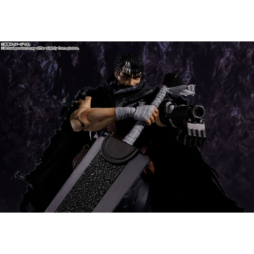 Figura de Guts con Armadura Berserker, espada y capa negra - 5